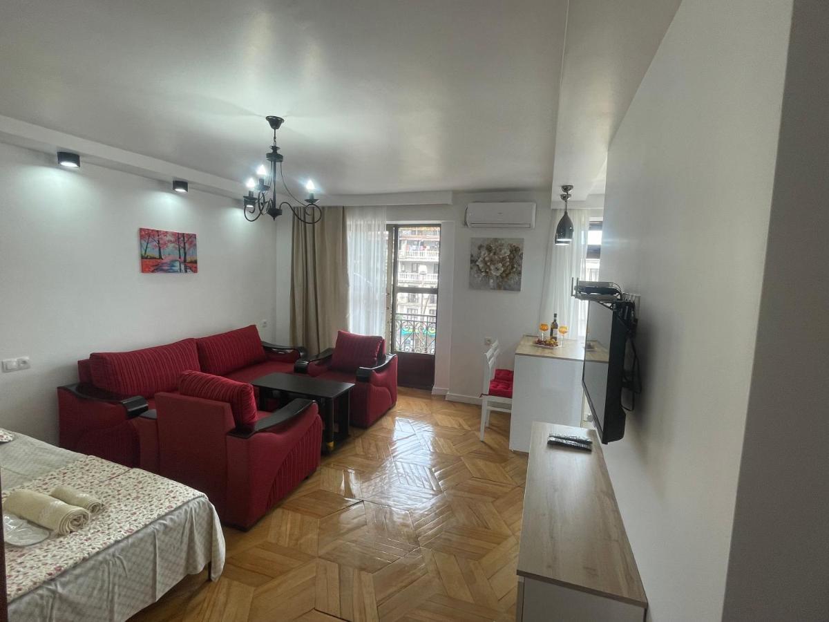 Apartment 2 Minutes From The Sea Batumi Exteriör bild